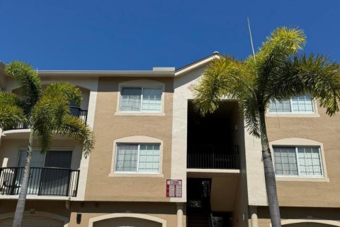 Condo in Royal Palm Beach, Florida, 3 bedrooms  № 1223228 - photo 18