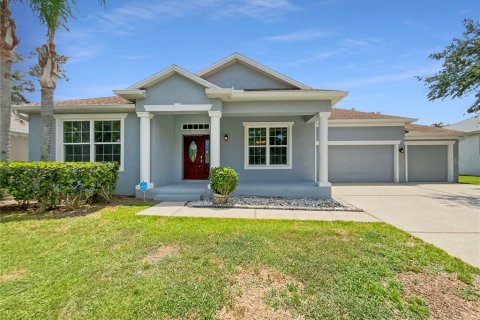 Villa ou maison à vendre à Kissimmee, Floride: 4 chambres, 255.39 m2 № 1308835 - photo 1