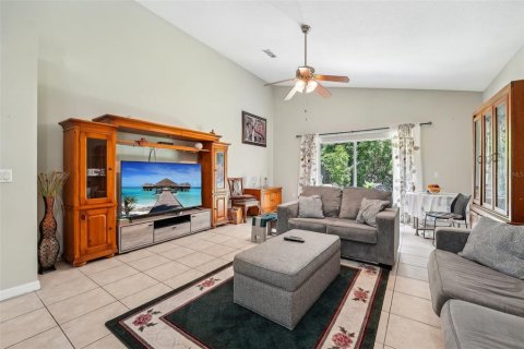 Villa ou maison à vendre à Kissimmee, Floride: 4 chambres, 261.33 m2 № 1343332 - photo 2