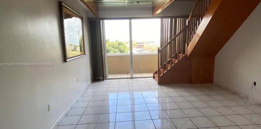 Condominio en Hialeah, Florida, 1 dormitorio  № 1047458