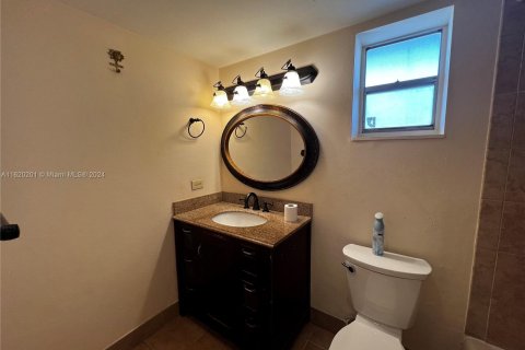 Condo in Miami, Florida, 2 bedrooms  № 1241343 - photo 5