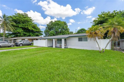 Casa en venta en Miramar, Florida, 2 dormitorios, 91.79 m2 № 1377424 - foto 3