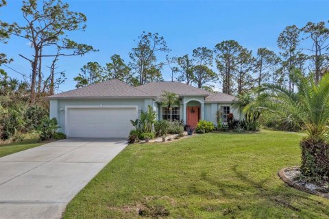 House in Port Charlotte, Florida 3 bedrooms, 173.73 sq.m. № 1416107 - photo 1