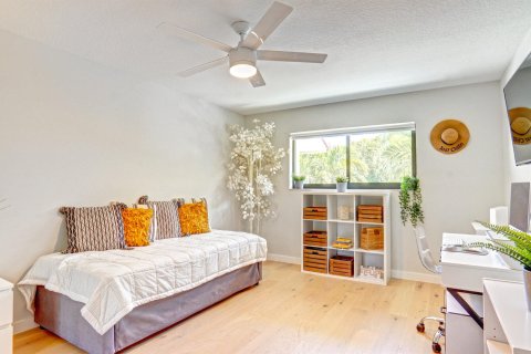 Townhouse in Highland Beach, Florida 3 bedrooms, 199.65 sq.m. № 1099017 - photo 24