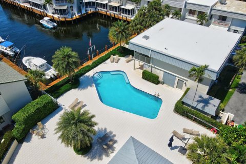 Townhouse in Highland Beach, Florida 3 bedrooms, 199.65 sq.m. № 1099017 - photo 12