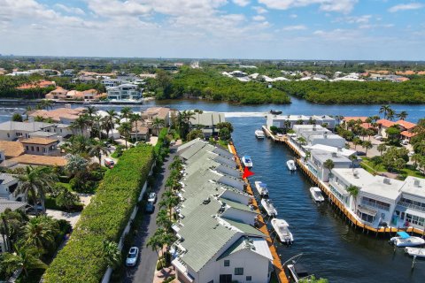 Townhouse in Highland Beach, Florida 3 bedrooms, 199.65 sq.m. № 1099017 - photo 3