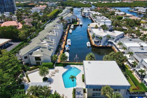 Adosado en venta en Highland Beach, Florida, 3 dormitorios, 199.65 m2 № 1099017 - foto 1