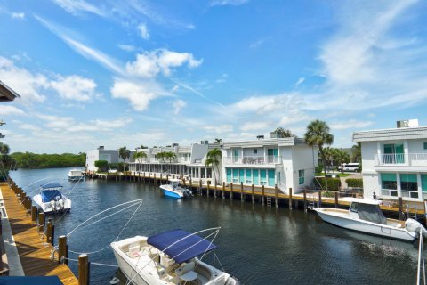 Townhouse in Highland Beach, Florida 3 bedrooms, 199.65 sq.m. № 1099017 - photo 26