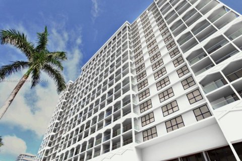 Condominio en venta en Bal Harbour, Florida, 2 dormitorios, 184.32 m2 № 1402613 - foto 2