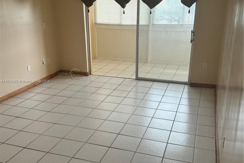 Condo in Sunrise, Florida, 1 bedroom  № 1402616 - photo 2