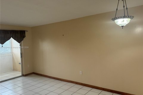 Condo in Sunrise, Florida, 1 bedroom  № 1402616 - photo 5