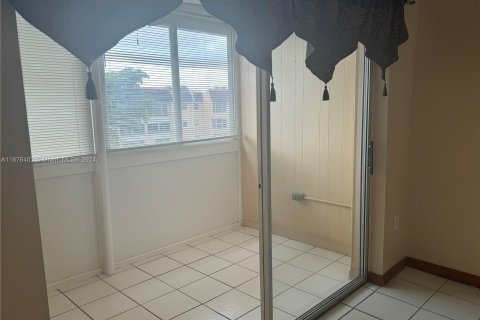 Condo in Sunrise, Florida, 1 bedroom  № 1402616 - photo 7