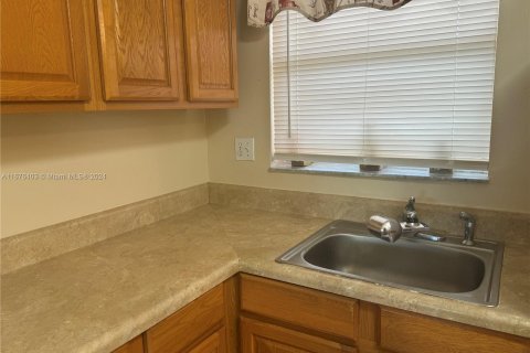 Condo in Sunrise, Florida, 1 bedroom  № 1402616 - photo 17