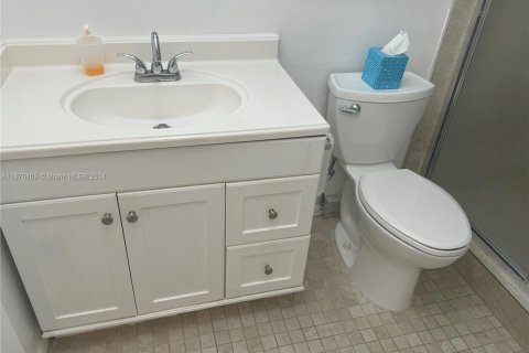 Condo in Sunrise, Florida, 1 bedroom  № 1402616 - photo 25