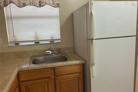 Condo in Sunrise, Florida, 1 bedroom  № 1402616 - photo 4