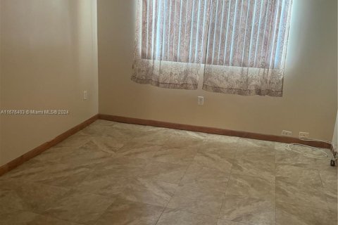 Condo in Sunrise, Florida, 1 bedroom  № 1402616 - photo 21