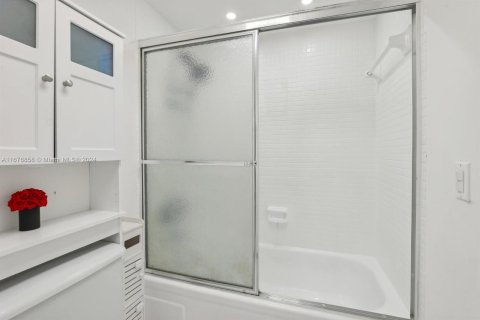 Condominio en venta en Miami Beach, Florida, 2 dormitorios, 99.5 m2 № 1402658 - foto 9