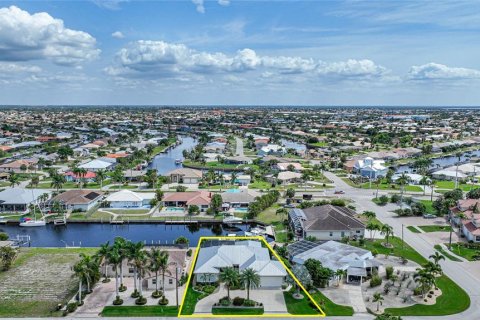 Villa ou maison à vendre à Punta Gorda, Floride: 3 chambres, 199.18 m2 № 1066627 - photo 1