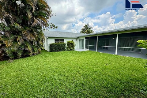 House in Coral Springs, Florida 4 bedrooms, 187.2 sq.m. № 1319204 - photo 2