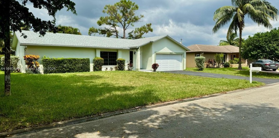 House in Coral Springs, Florida 4 bedrooms, 187.2 sq.m. № 1319204