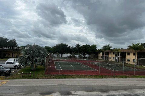 Condo in Hollywood, Florida, 1 bedroom  № 1292382 - photo 24