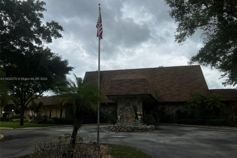 Condo in Hollywood, Florida, 1 bedroom  № 1292382 - photo 22