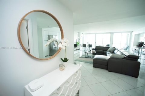 Condo in Sunny Isles Beach, Florida, 2 bedrooms  № 1236786 - photo 17