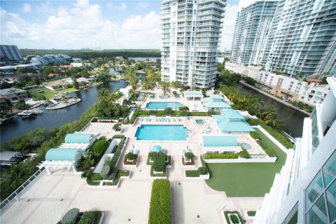 Condo in Sunny Isles Beach, Florida, 2 bedrooms  № 1236786 - photo 13