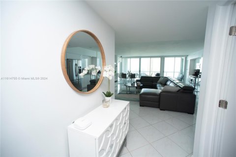 Condo in Sunny Isles Beach, Florida, 2 bedrooms  № 1236786 - photo 15