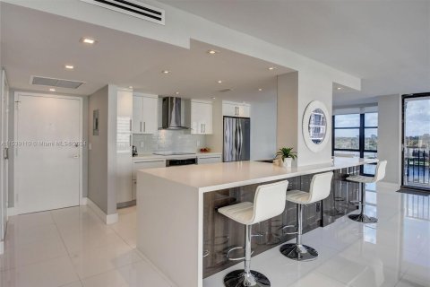 Copropriété à vendre à Hallandale Beach, Floride: 2 chambres, 126.35 m2 № 1029296 - photo 6