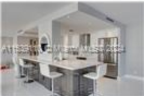 Condominio en venta en Hallandale Beach, Florida, 2 dormitorios, 126.35 m2 № 1029296 - foto 7