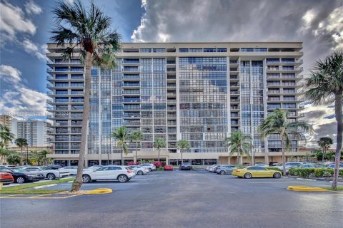 Copropriété à vendre à Hallandale Beach, Floride: 2 chambres, 126.35 m2 № 1029296 - photo 26