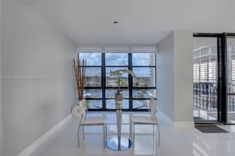 Condominio en venta en Hallandale Beach, Florida, 2 dormitorios, 126.35 m2 № 1029296 - foto 12