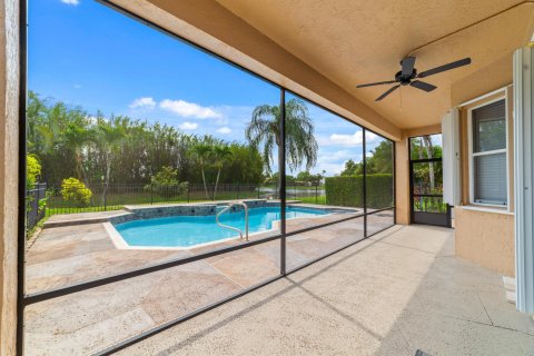 House in Wellington, Florida 5 bedrooms, 270.35 sq.m. № 1074939 - photo 25