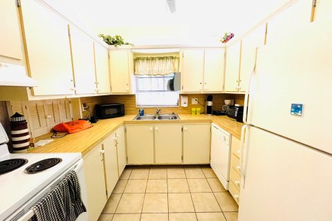 Condo in Pompano Beach, Florida, 1 bedroom  № 1077854 - photo 5