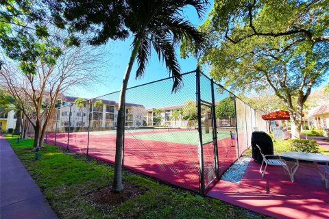 Condo in Pompano Beach, Florida, 1 bedroom  № 1077854 - photo 10