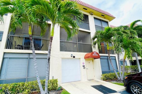 Condo in Pompano Beach, Florida, 1 bedroom  № 1077854 - photo 15