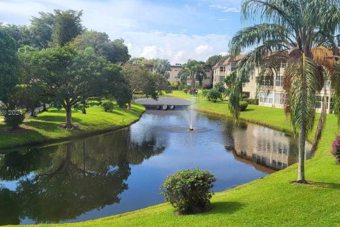 Condo in Lauderdale Lakes, Florida, 1 bedroom  № 1044936 - photo 1