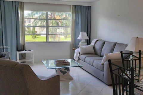 Condo in Lauderdale Lakes, Florida, 1 bedroom  № 1044936 - photo 2