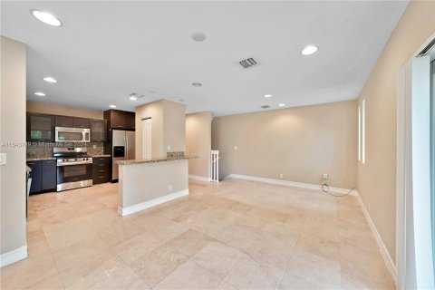 Townhouse in Fort Lauderdale, Florida 4 bedrooms, 260.22 sq.m. № 1044935 - photo 13