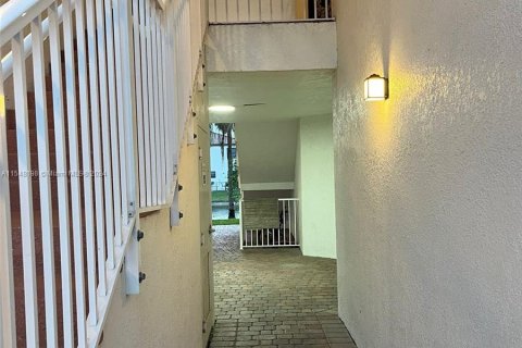Купить кондоминиум в Дорал, Флорида 3 спальни, 113.99м2, № 1058501 - фото 2