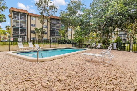 Condo in Lauderhill, Florida, 2 bedrooms  № 1050195 - photo 5