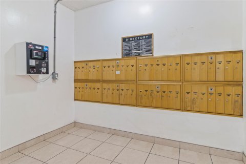 Condo in Lauderhill, Florida, 2 bedrooms  № 1050195 - photo 8