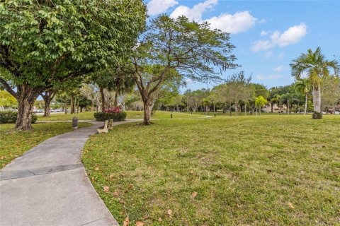 Condo in Lauderhill, Florida, 2 bedrooms  № 1050195 - photo 3