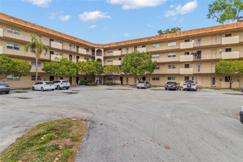 Condominio en venta en Lauderhill, Florida, 2 dormitorios, 110.46 m2 № 1050195 - foto 4