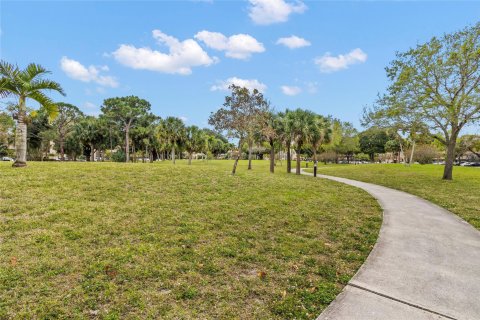 Condo in Lauderhill, Florida, 2 bedrooms  № 1050195 - photo 2