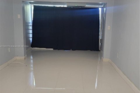 Condominio en venta en Miami, Florida, 37.81 m2 № 1095865 - foto 2