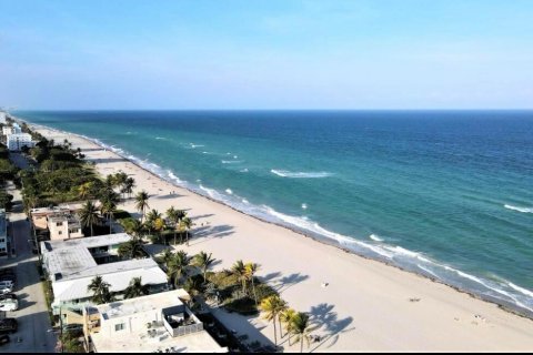 Condo in Hollywood, Florida, 1 bedroom  № 1021981 - photo 2