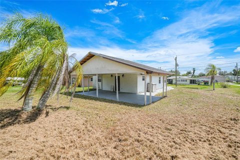 House in Punta Gorda, Florida 2 bedrooms, 110 sq.m. № 1428698 - photo 2