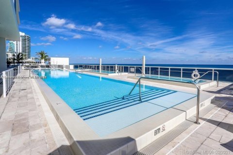 Copropriété à vendre à Hallandale Beach, Floride: 1 chambre, 80.92 m2 № 1408337 - photo 18